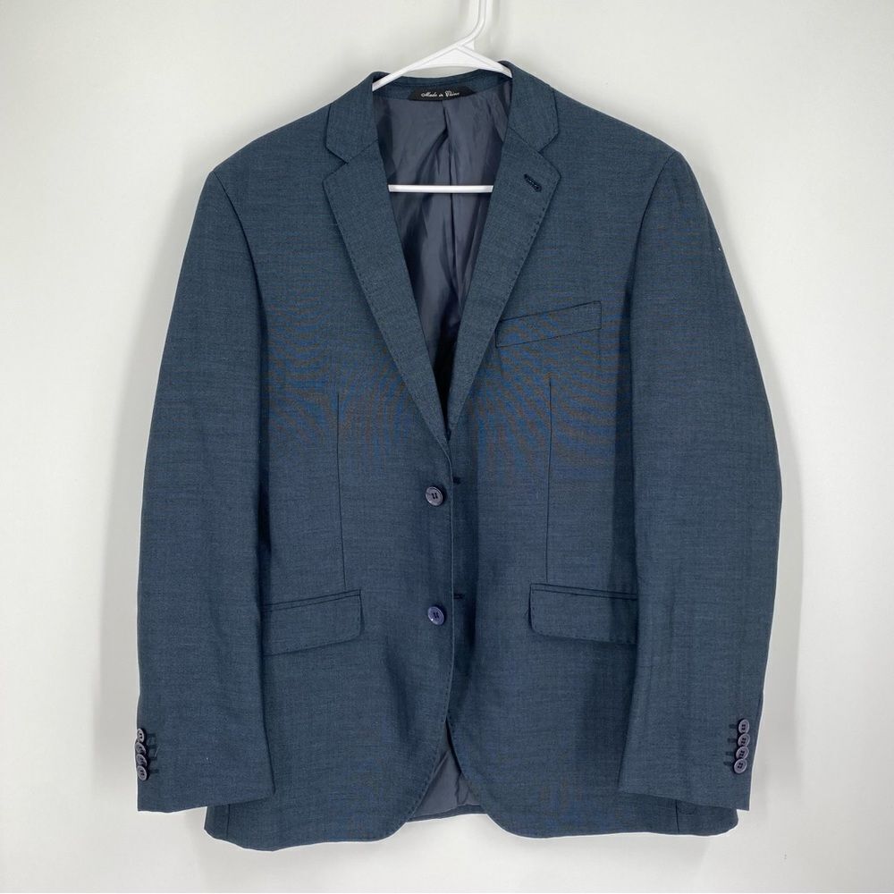 Navy Blue Blazer with Notched Lapel and Tailored Fit